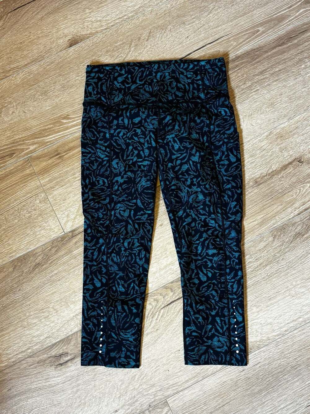 Lululemon Speed Up Crop 17" Hydra Floral Multi Black Size 6
